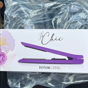 Chic Purple Hair Straightener